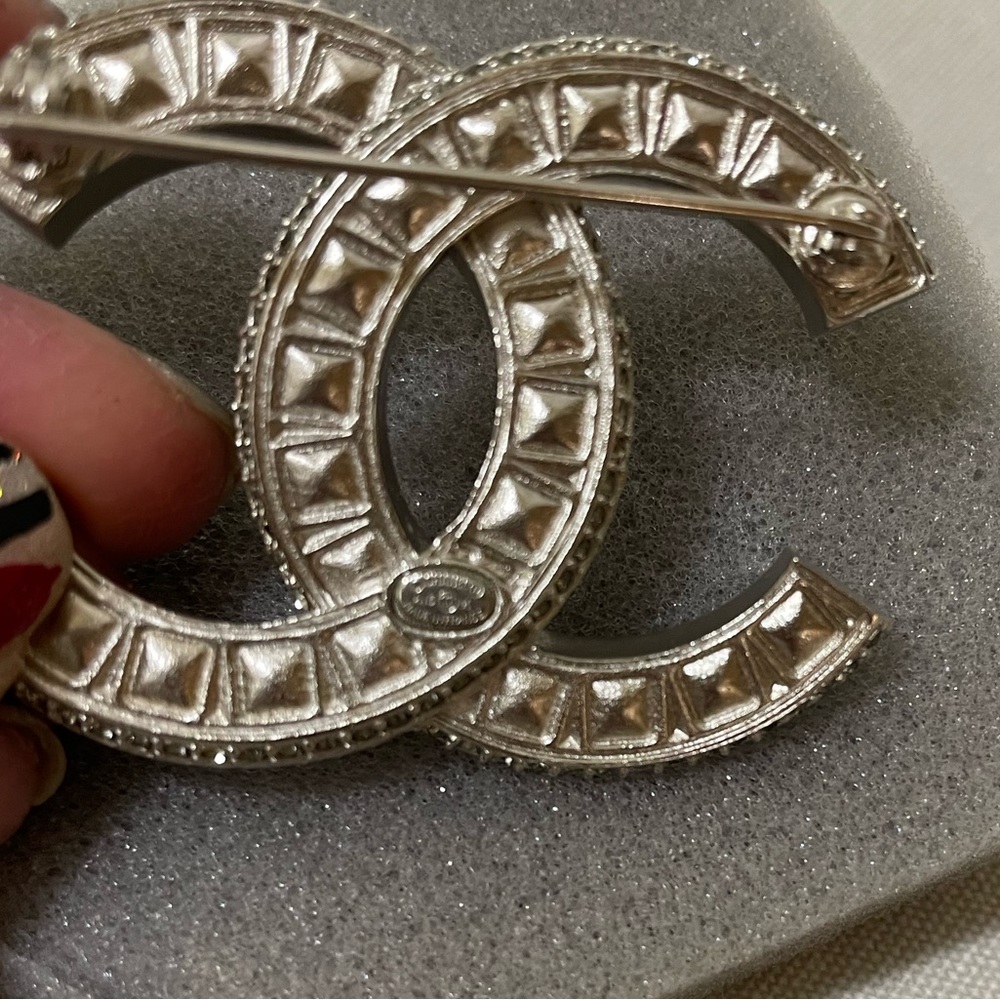 NEW!  Chanel Black and Silver Brooch - Picture 5 of 7